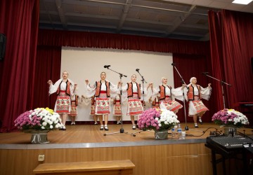 ...prin tradiție, excelență și valori... Image